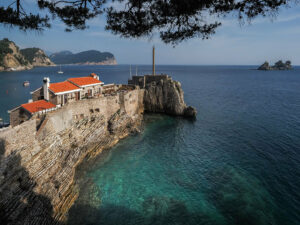 bar-restaurant-petrovac-mer-adriatique-montenegro