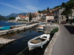 bateaux-port-perast-baie-kotor-montenegro