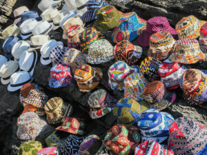 chapeaux-vente-port-vernazza-cinque-terre-italie