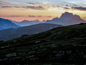 coucher-soleil-parking-tre-cime-dolomites-italie