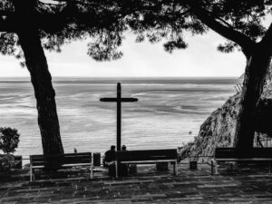 croix-place-mer-riomaggiore-cinque-terre-italie