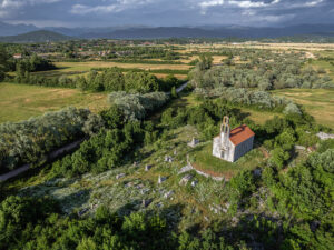 eglise-orthodoxe-campagne-lac-slansko-bubrezak-montenegro
