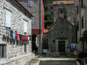 eglise-rue-centre-ancien-perast-montenegro