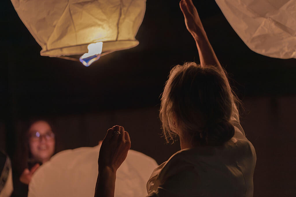 envol-lampes-lumiere-soiree-fete-amis