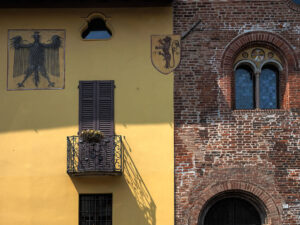 facades-maisons-rue-soncino-italie