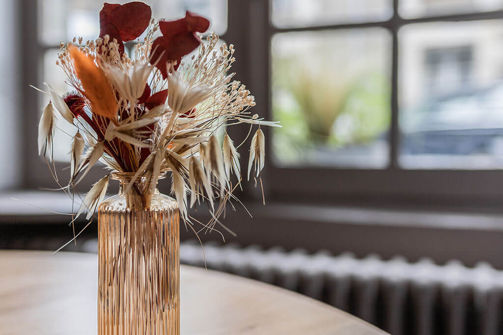 fleur-vase-table-restaurant