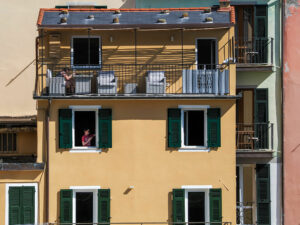 immeuble-jaune-manarola-cinque-terre-italie