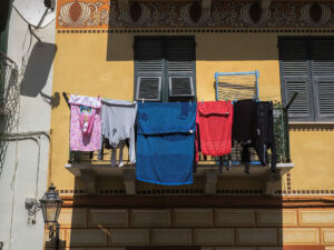 linge-balcon-maison-corniglia-cinque-terre-italie