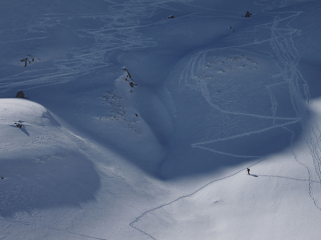 montagne-hiver-neige-skieur