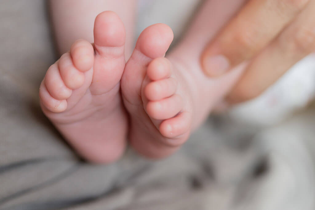 pieds-bebe-main-parent