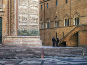 promeneurs-cathedrale-orvieto-italie