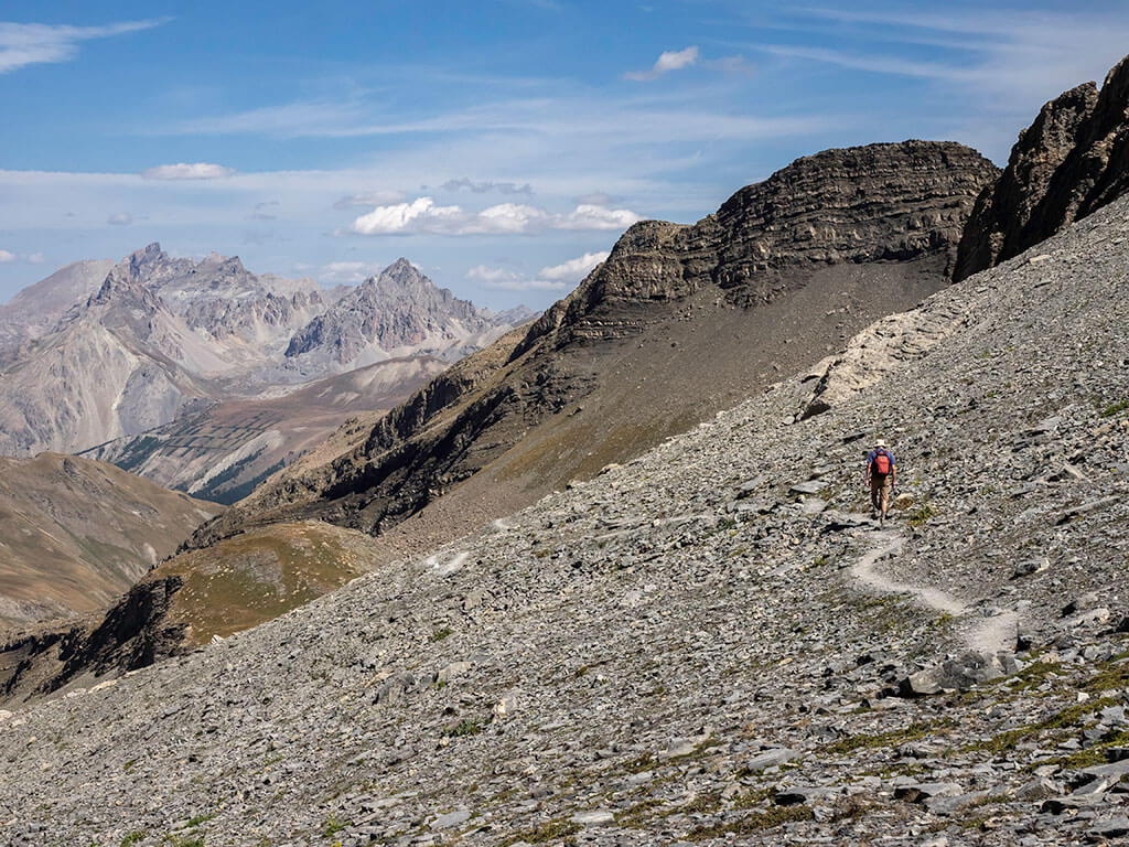 randonneur-pierrier-montagne-alpes