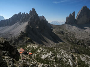 refuge-locatelli-tre-cime-lavaredo-dolomites-italie