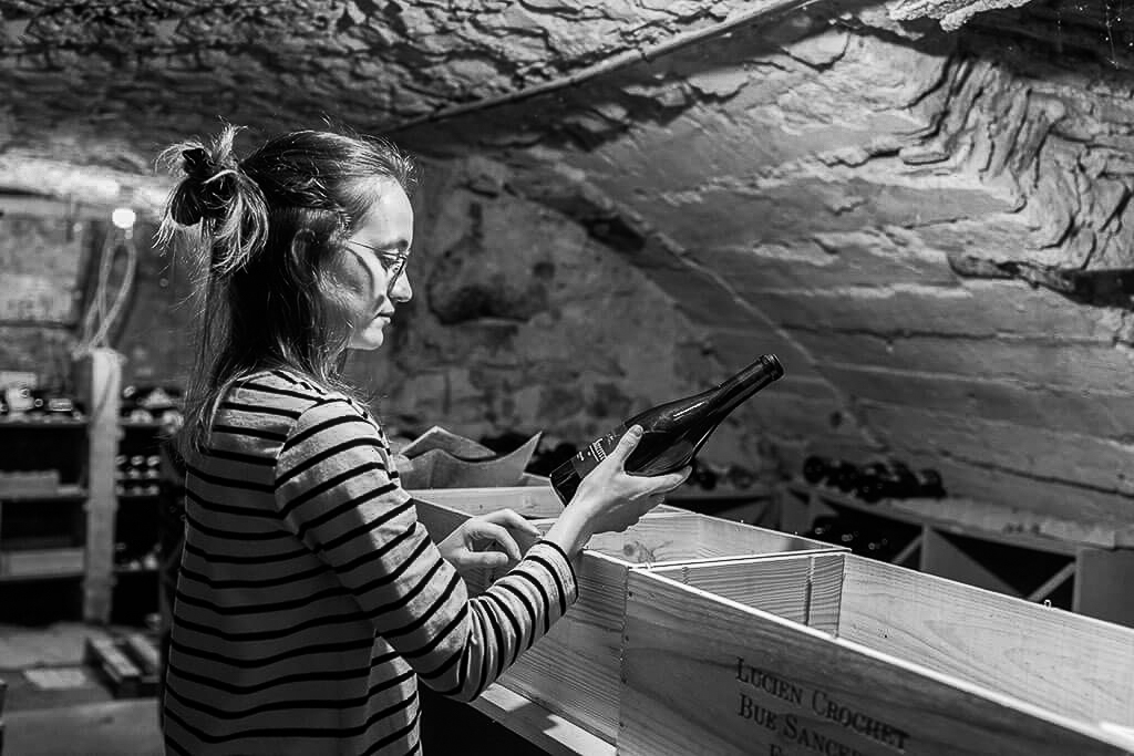 restauratrice-cave-vin-bouteille