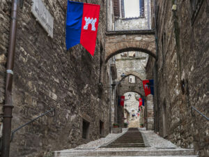 rue-pavee-escalier-narni-italie