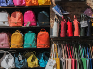 sacs-couleurs-boutique-rue-montepulciano-toscane-italie