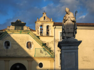 statue-place-sant-agata-de-goti-italie