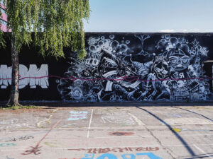 street-art-mur-parking-metelkova-centre-ljubljana-slovenie