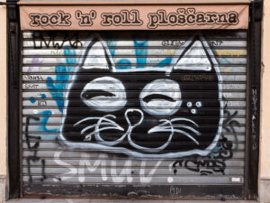 street-art-tete-chat-metelkova-centre-ljubljana-slovenie