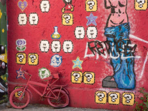 street-art-velo-rouge-metelkova-centre-ljubljana-slovenie