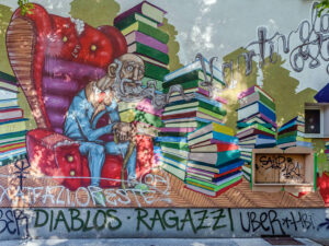 street-art-vieil-homme-assis-metelkova-centre-ljubljana-slovenie