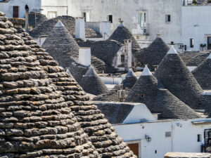 toits-trulli-quartier-aia-piccola-alberobello-italie