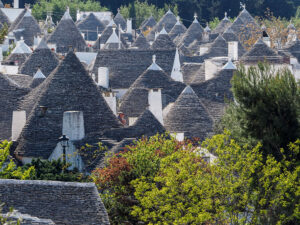 toits-trulli-quartier-monti-alberobello-italie
