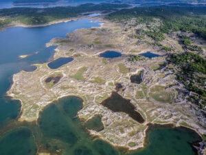 vue-aerienne-lac-slansko-montenegro