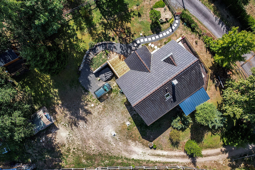 vue-aerienne-verticale-chalet