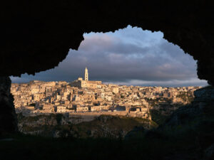 vue-generale-grotte-matera-italie
