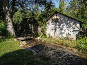 cabanes-bois-riviere-eftimie-murgu-roumanie