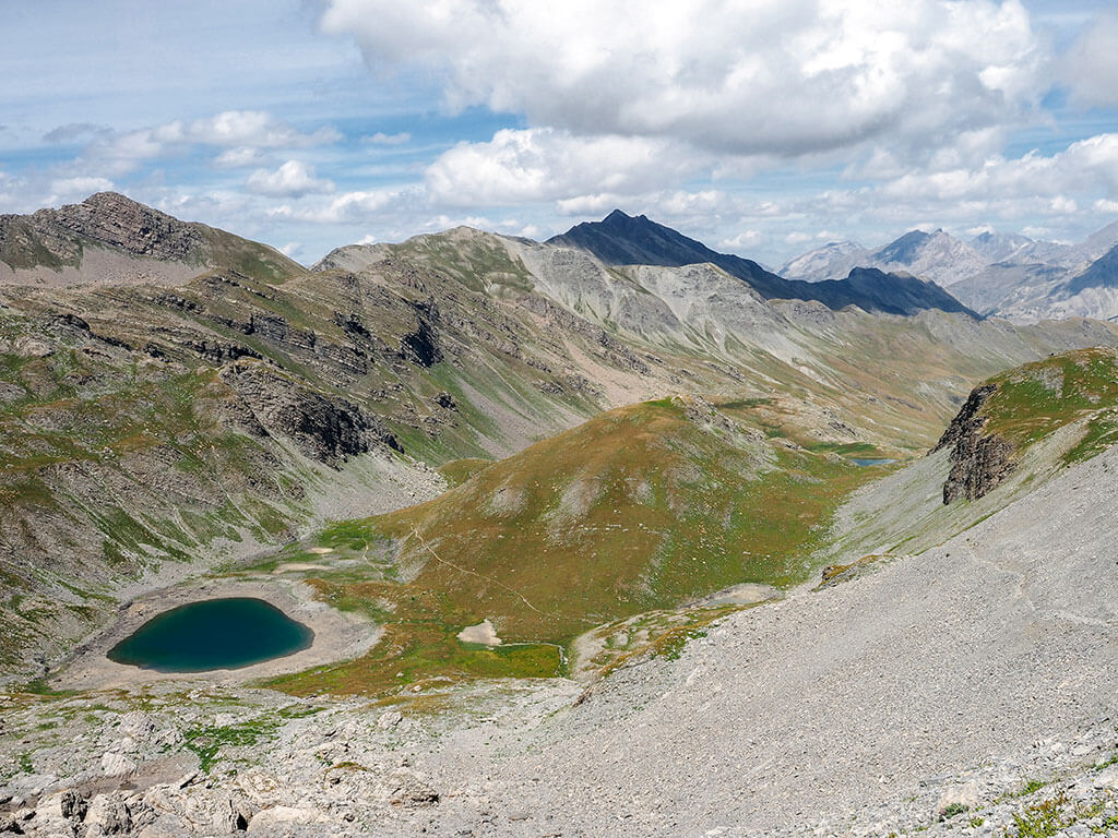 lac-derriere-croix-gr5-alpes-haute-provence
