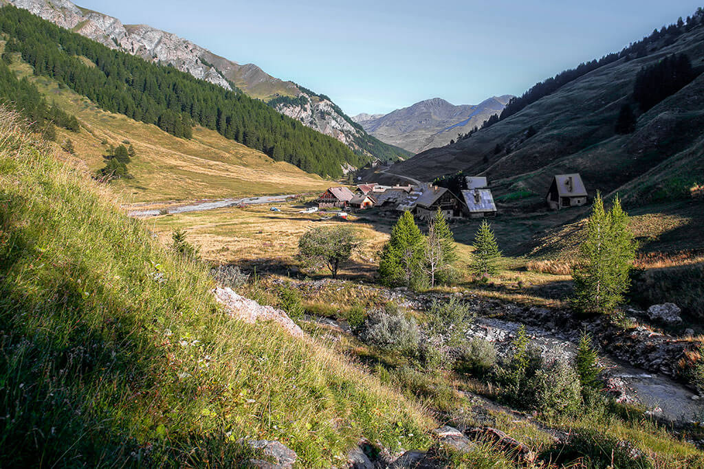 lever-soleil-hameau-fonts-cervieres-gr58-hautes-alpes