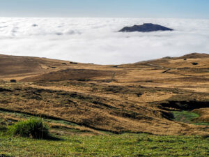 mer-nuages-lever-soleil-monts-bucegi-roumanie
