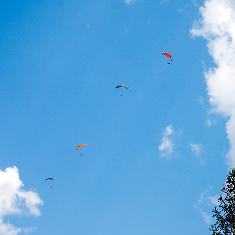 parapentes-ciel-alpes-savoie