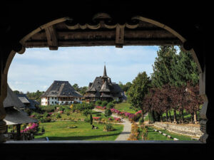 parc-monastere-barsana-maramures-roumanie