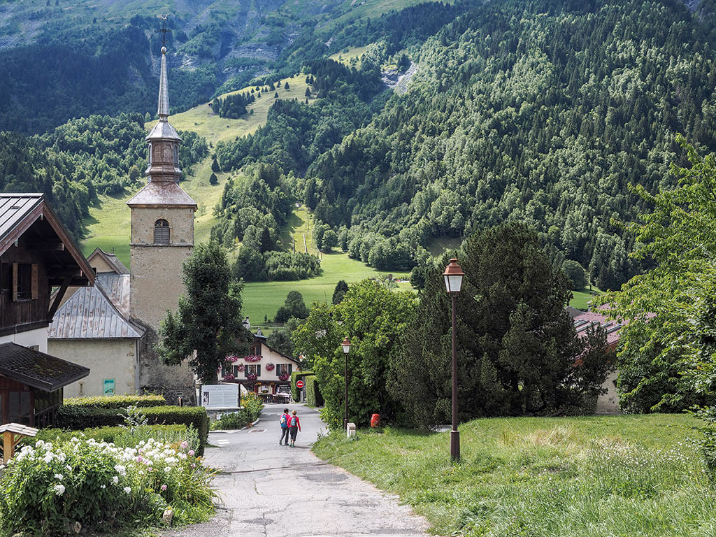 promeneurs-contamines-montjoie-gr5-tmb-alpes-haute-savoie