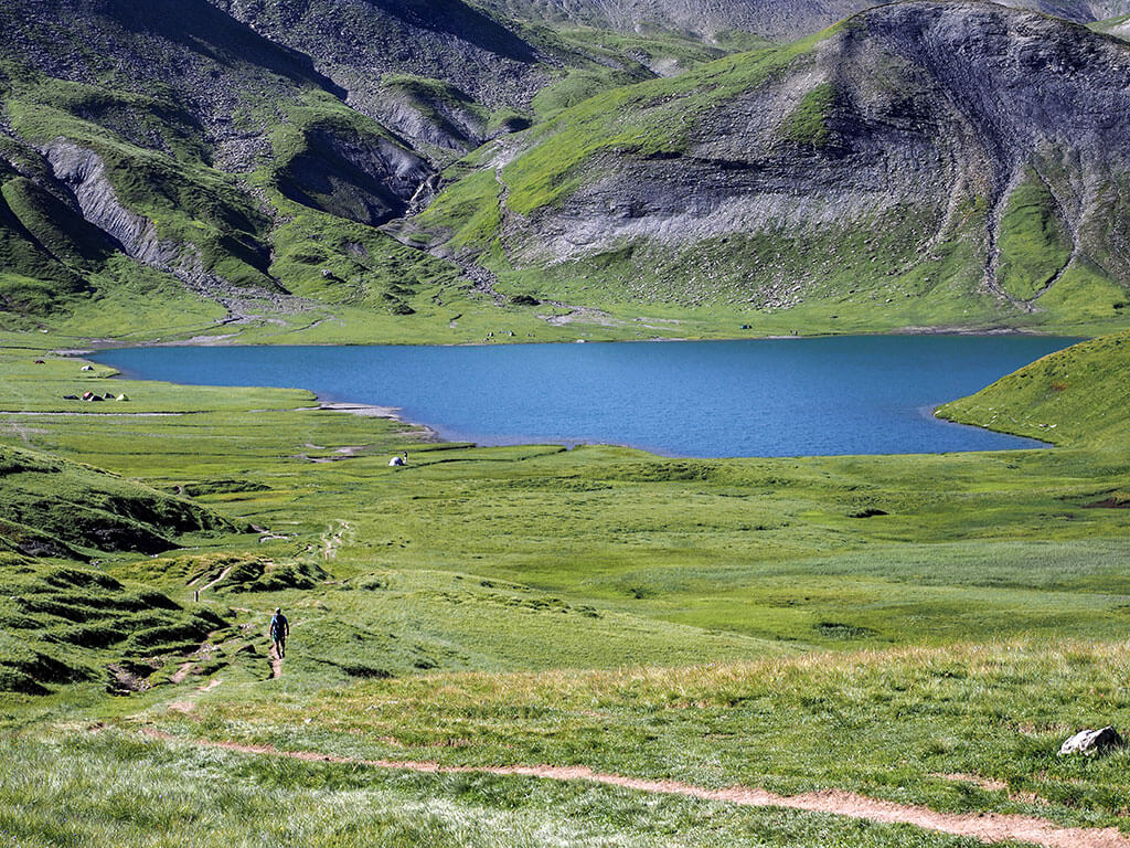 randonneur-lac-anterne-gr5-alpes-haute-savoie