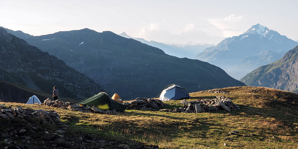 randonneurs-bivouac-refuge-croix-bonhomme-gr5-tmb-alpes-savoie
