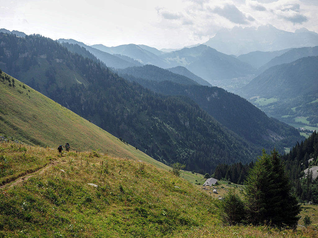 randonneurs-chalets-cheneau-gr5-alpes-haute-savoie