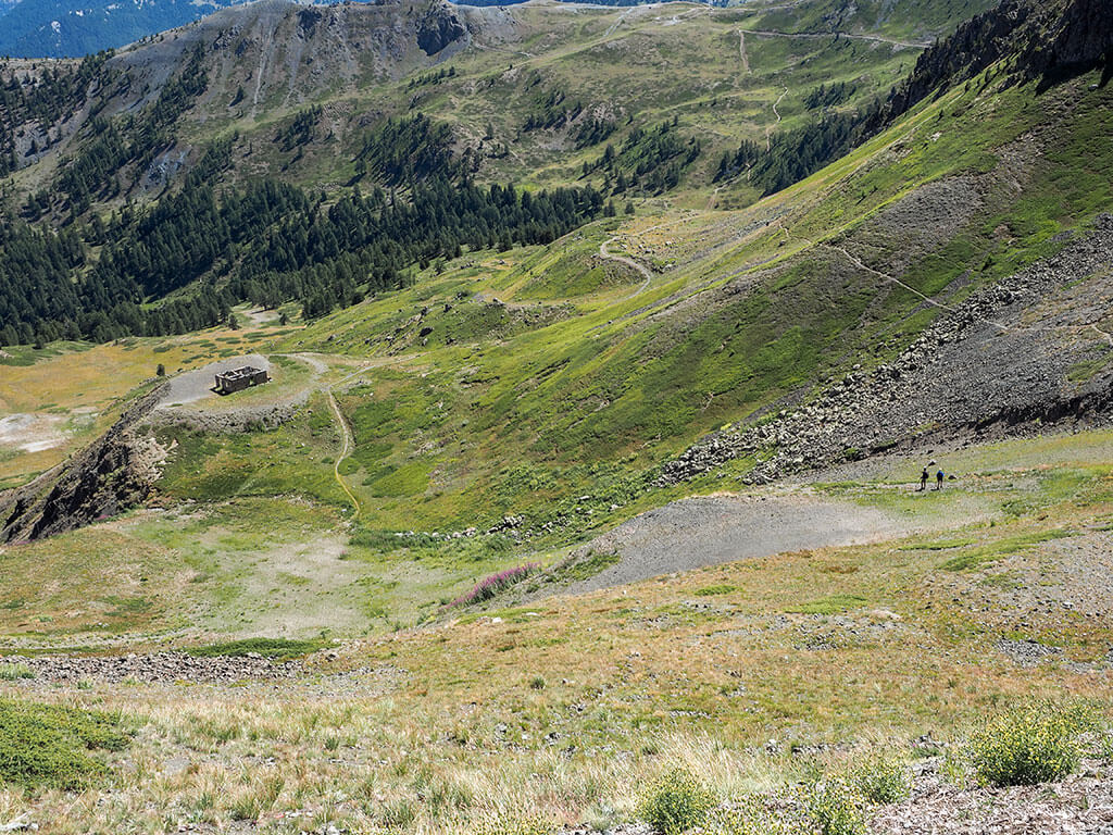 randonneurs-rocher-aigle-montgenevre-hautes-alpes