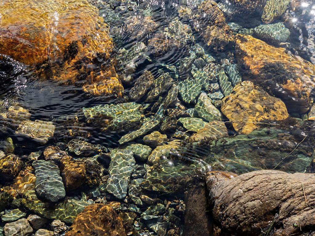 rochers-cailloux-fond-riviere