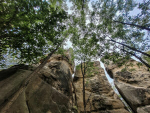 rochers-jardin-dragons-balan-transylvanie-roumanie