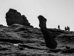 rochers-ombre-chinoise-monts-bucegi-roumanie