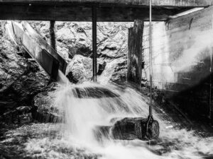 roue-meule-moulin-riviere-eftimie-murgu-roumanie