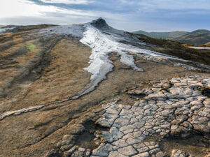 volcan-boue-coulee-placlele-mici-berca-policiori-roumanie