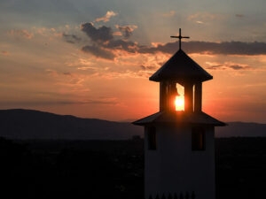 coucher-soleil-clocher-eglise-orthodoxe-stob-bulgarie