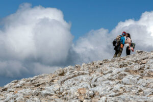 couple-amoureux-sommet-mont-virhen-bulgarie