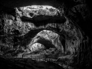 femme-grotte-devetashka-bulgarie