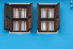 fenetres-maison-bleue--bulgarie